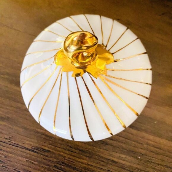 Vintage Sadler Porcelain Teapot Cream and Gold Swirl 1940s - Picture 4 of 10